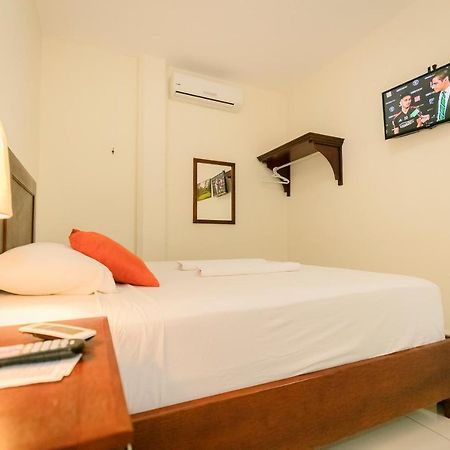 Hotel Mediterraneo Inn Santa Rosa de Lima 外观 照片