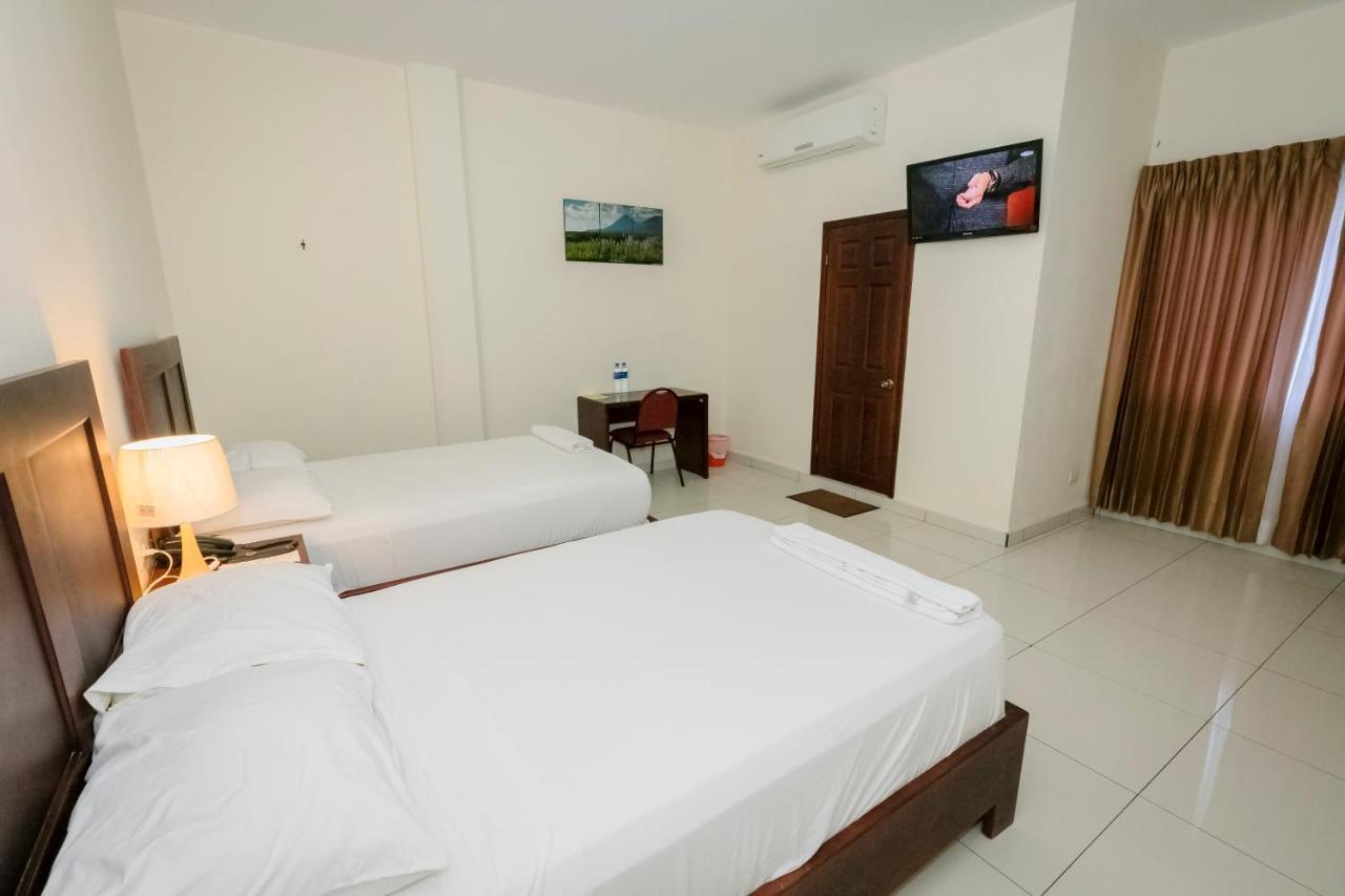 Hotel Mediterraneo Inn Santa Rosa de Lima 外观 照片