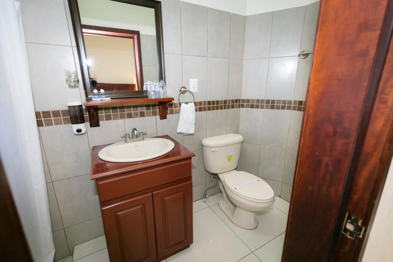 Hotel Mediterraneo Inn Santa Rosa de Lima 外观 照片