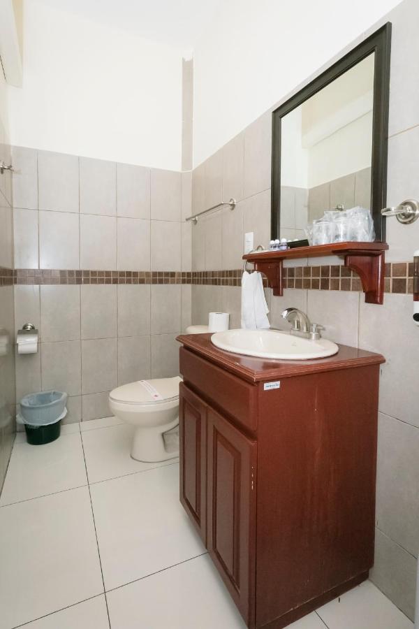 Hotel Mediterraneo Inn Santa Rosa de Lima 外观 照片