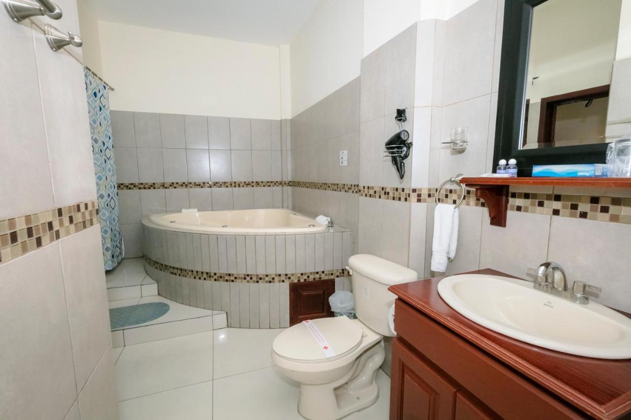 Hotel Mediterraneo Inn Santa Rosa de Lima 外观 照片