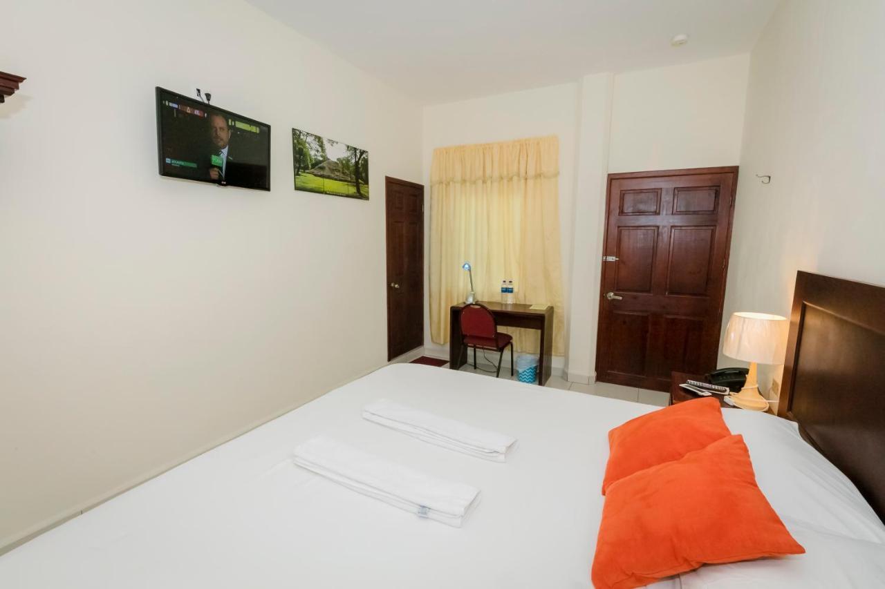 Hotel Mediterraneo Inn Santa Rosa de Lima 外观 照片