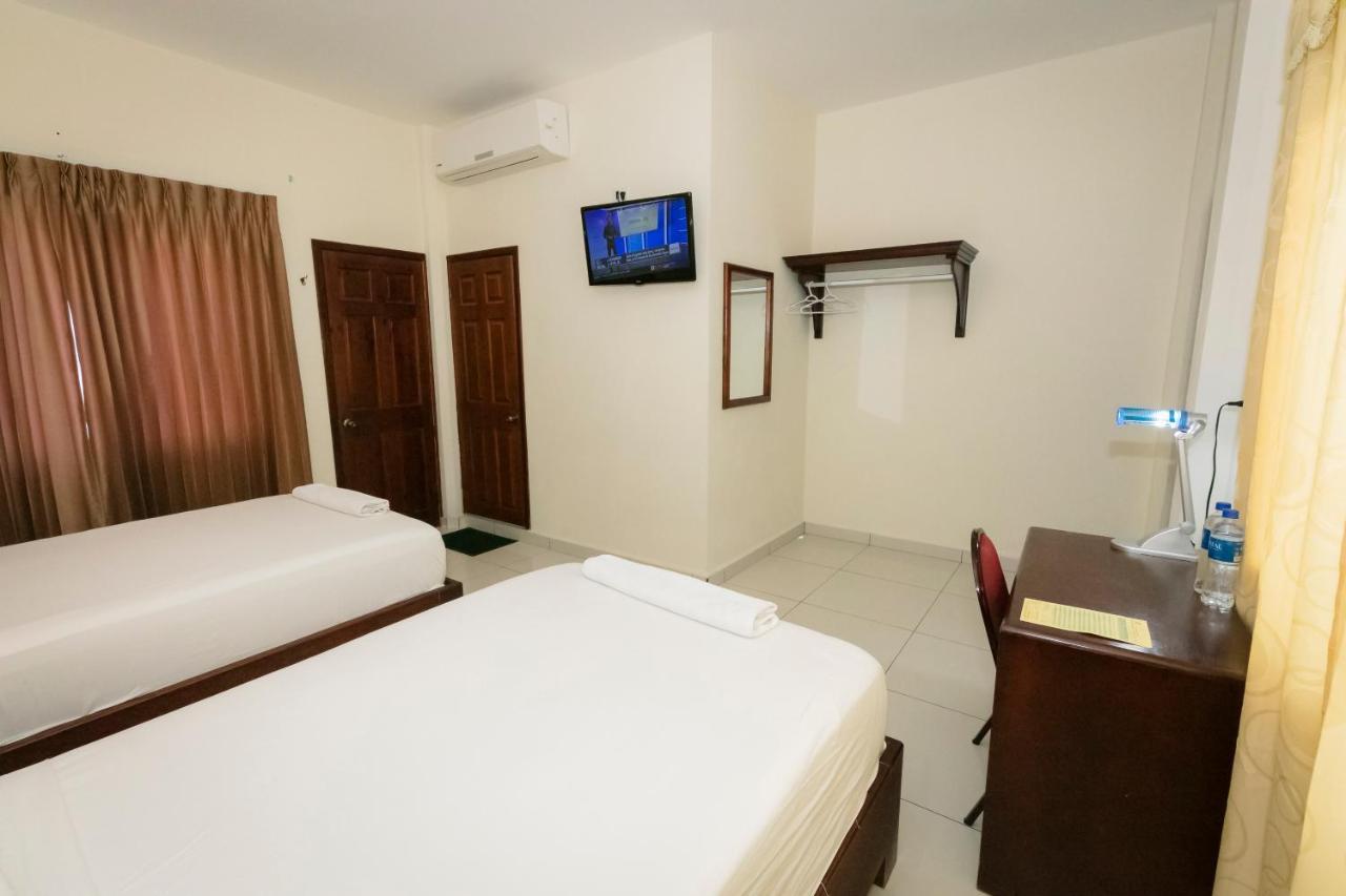 Hotel Mediterraneo Inn Santa Rosa de Lima 外观 照片