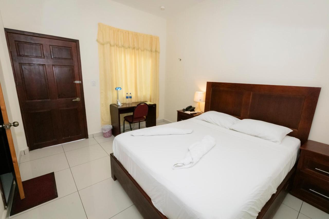 Hotel Mediterraneo Inn Santa Rosa de Lima 外观 照片