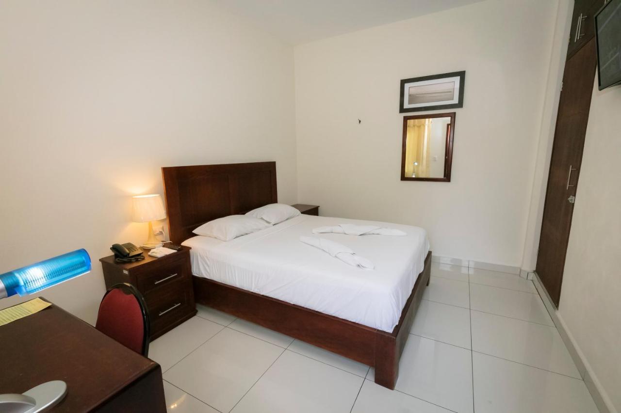 Hotel Mediterraneo Inn Santa Rosa de Lima 外观 照片