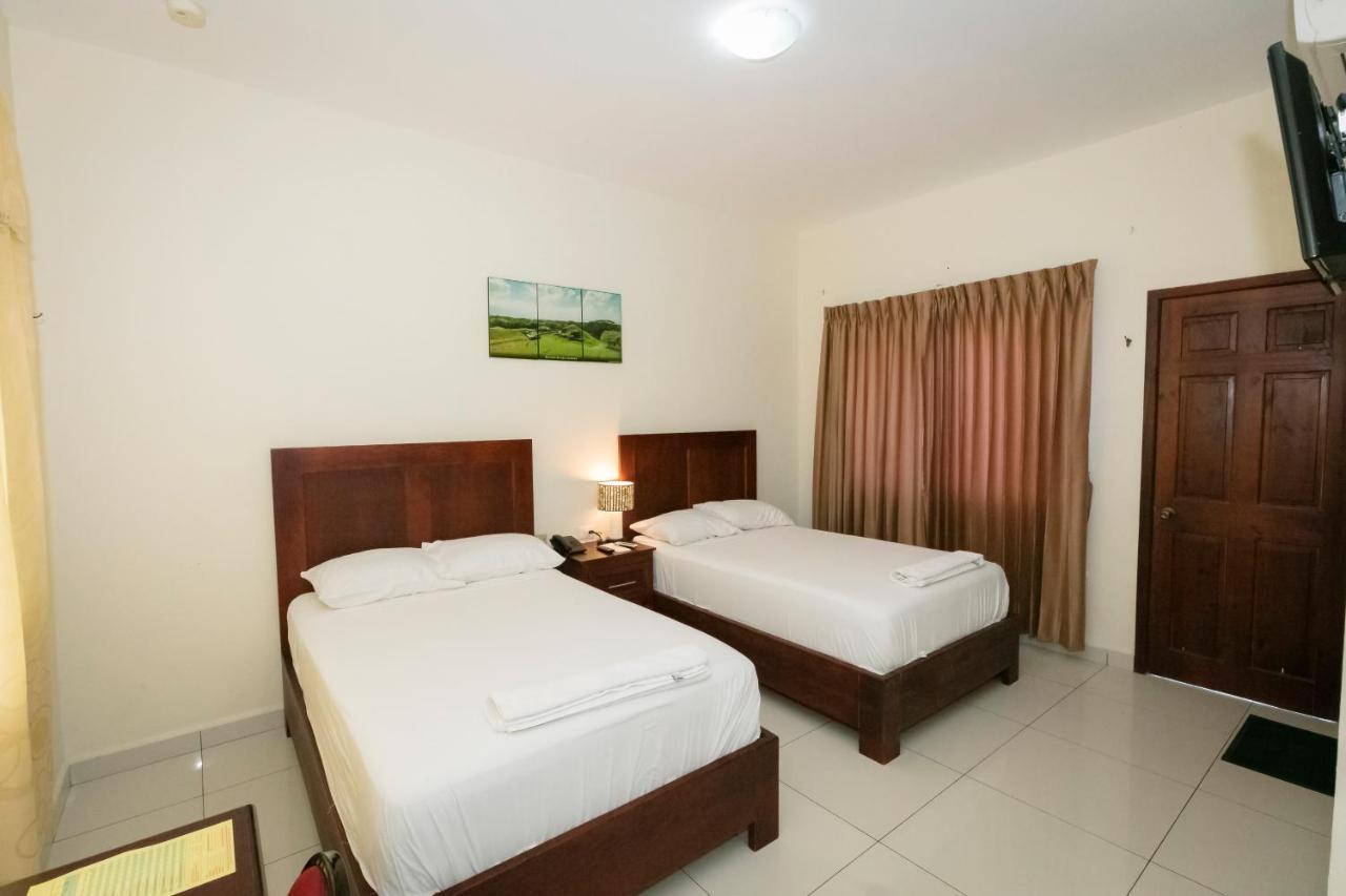Hotel Mediterraneo Inn Santa Rosa de Lima 外观 照片